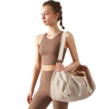 将图片加载到图库查看器,Dazz Signature Duffle Bag