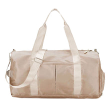 将图片加载到图库查看器,Dazz Signature Duffle Bag