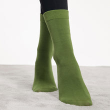 将图片加载到图库查看器,Anti-slip Crew Length Safety Socks